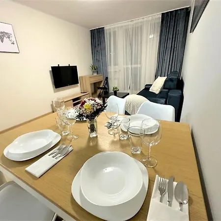 Exclusive 3br! In City Center +netflix! ורשה