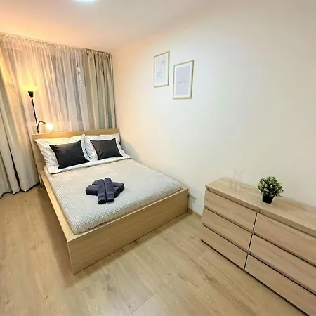 Exclusive 3br! In City Center +netflix! 华沙