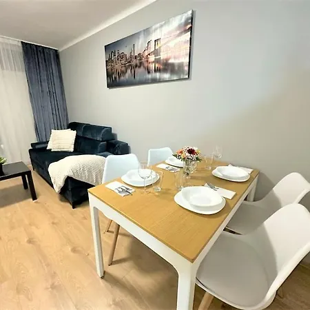 Exclusive 3br! In City Center +netflix! Apartment Warsaw